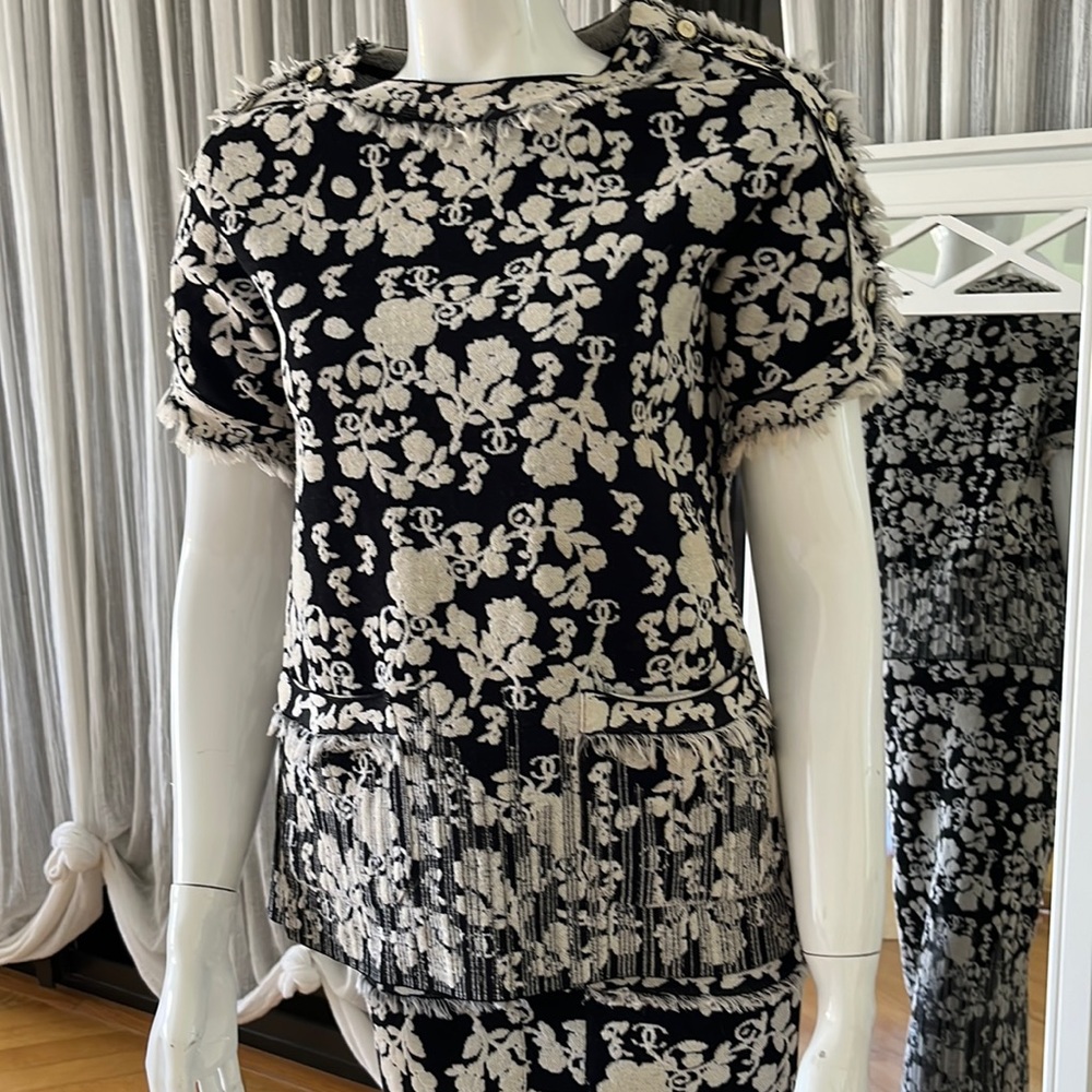 Authentic Chanel tags & receipt Fabulous top CC all over cant miss fabric button